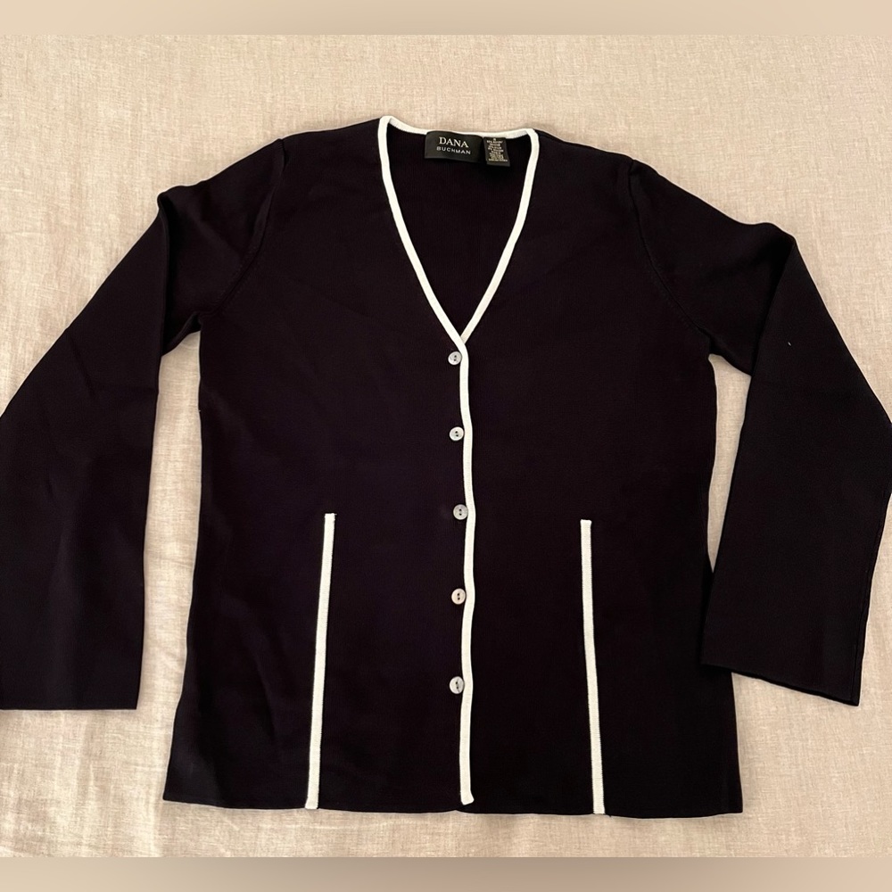A set of sleeveless top with cardigan